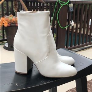 Steve Madden White Bootie